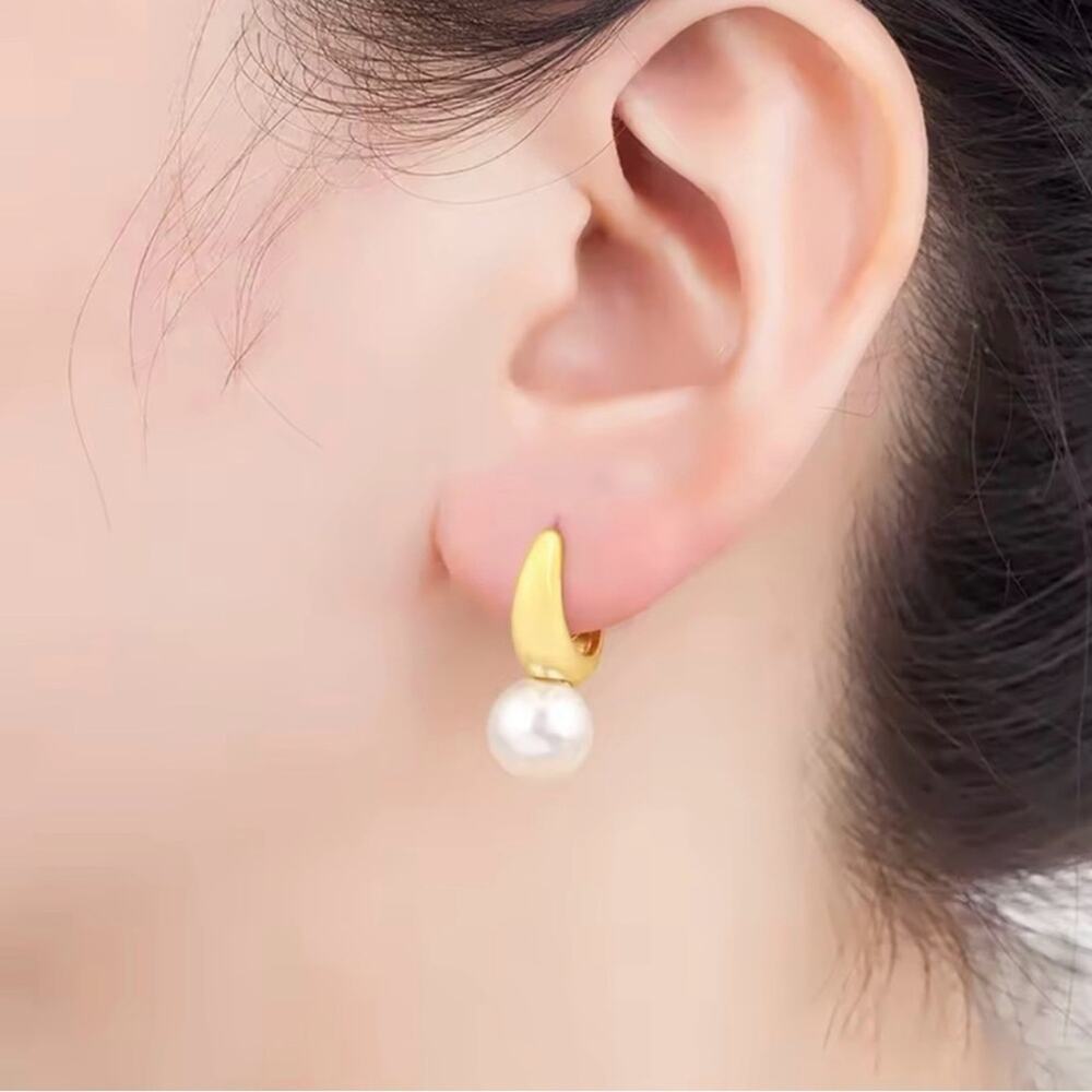 18K Gold Plated Pearl Crest Stud Earrings - Picture 2 of 7